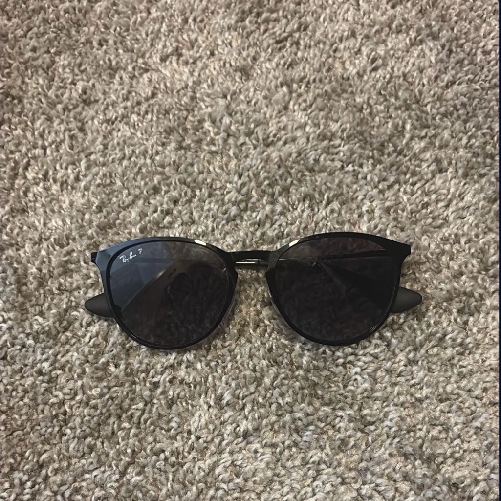 Erika Metal Polarized Ray-Ban Silver And Black Erika Metal Sunglasses